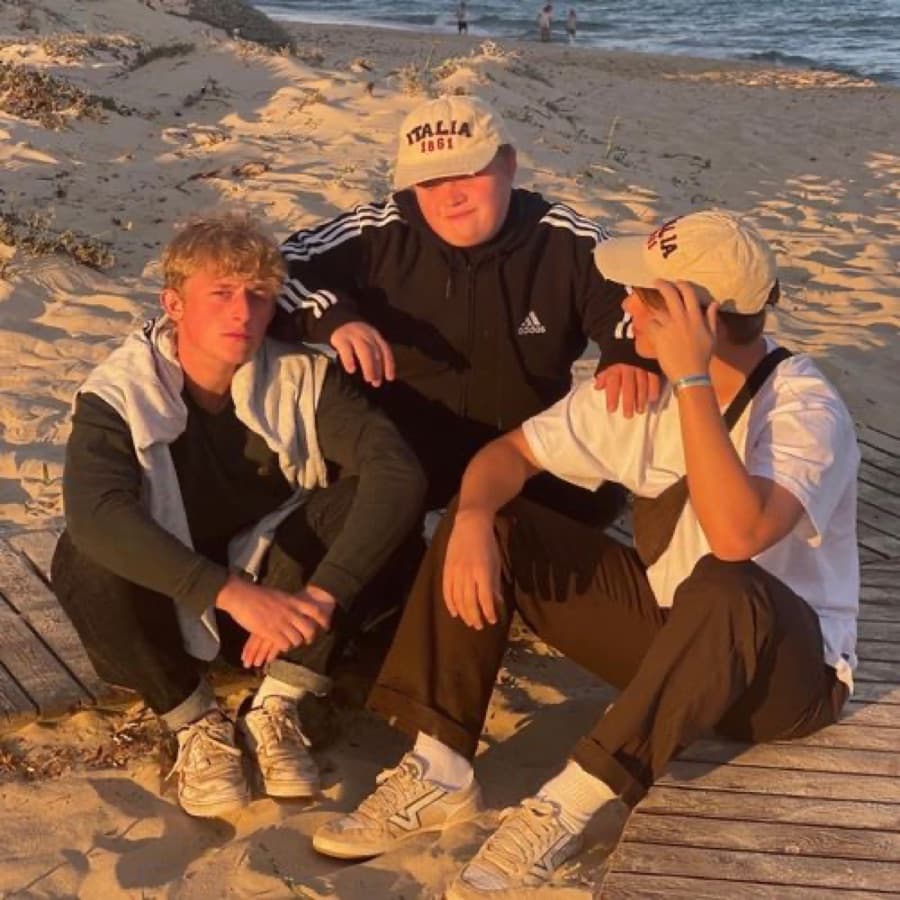 Twoandadownmen (@twoandadownmen)